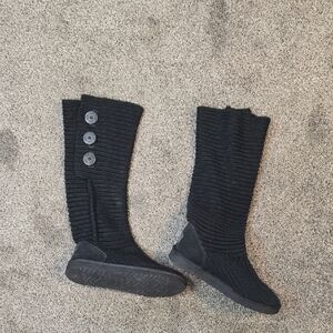 UGG Australia Women 5819 Black Knit Sweater Buttons Boots Shoes Sz 7